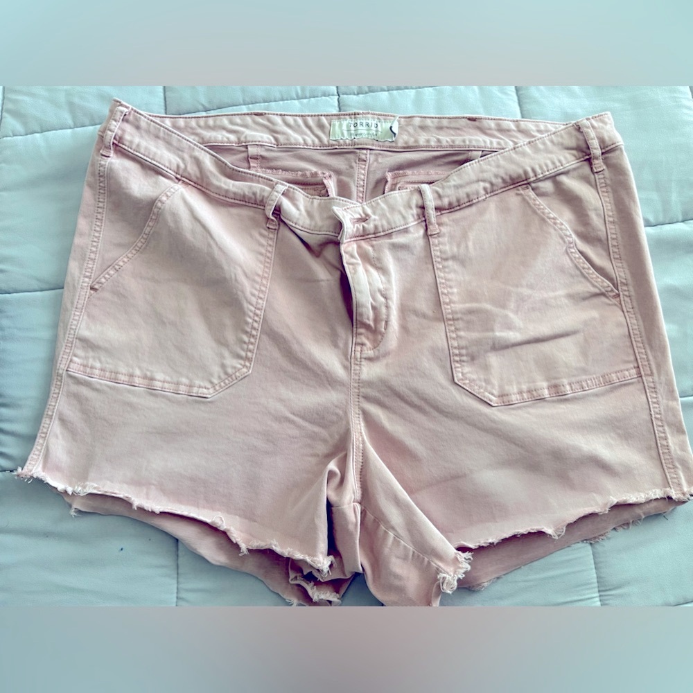 Pink frayed end shorts